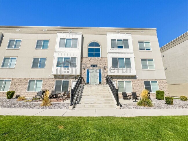 Building Photo - 756 E 500 S