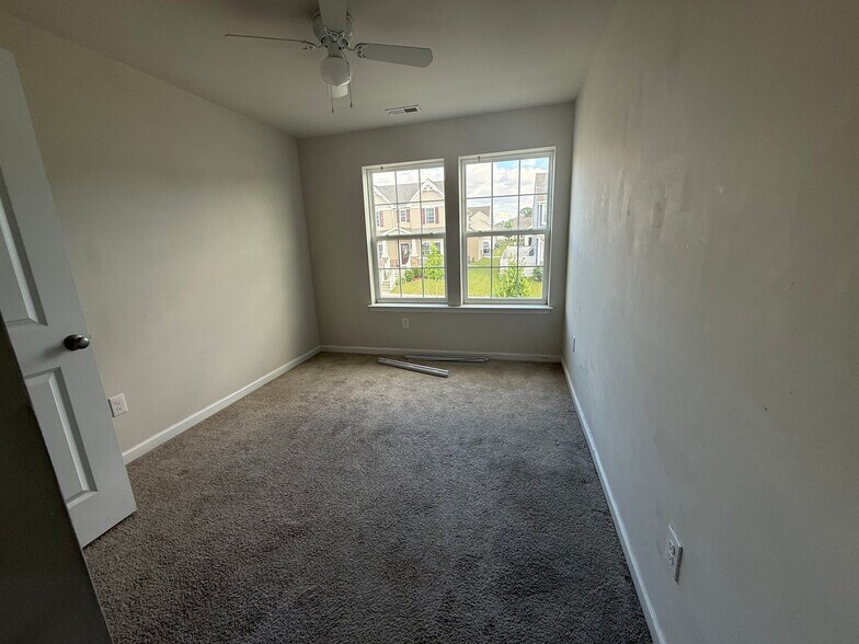 Building Photo - 392 Trego Avenue