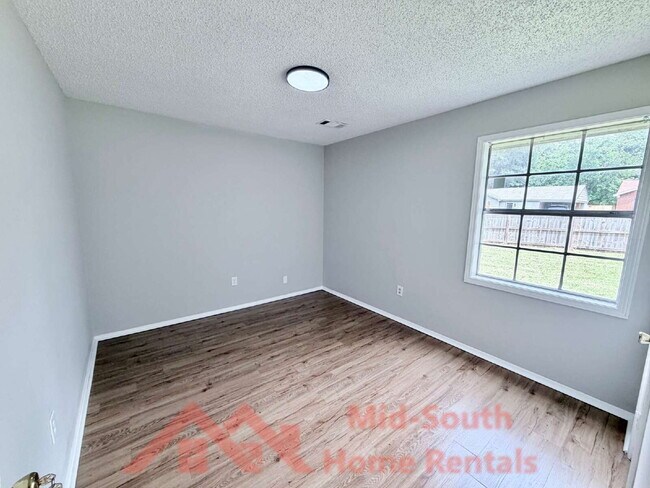 Building Photo - 4011 Double Tree St