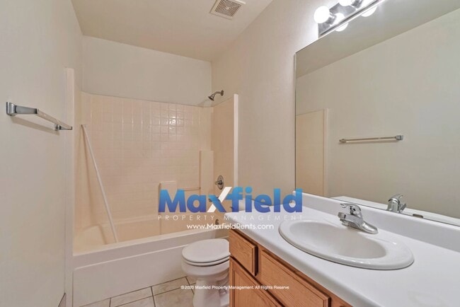 Building Photo - 3 BD 2 BA 1 GAR Townhouse - Taylorsville Utah
