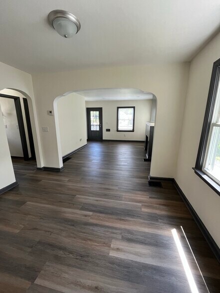 Building Photo - 1079 Fairwood Ave