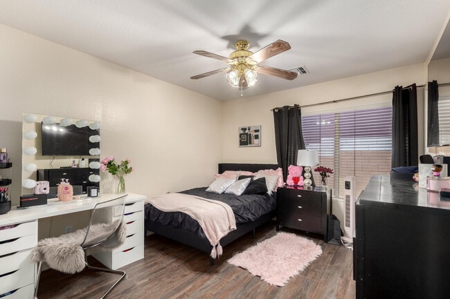 Building Photo - 13324 W Annika Dr