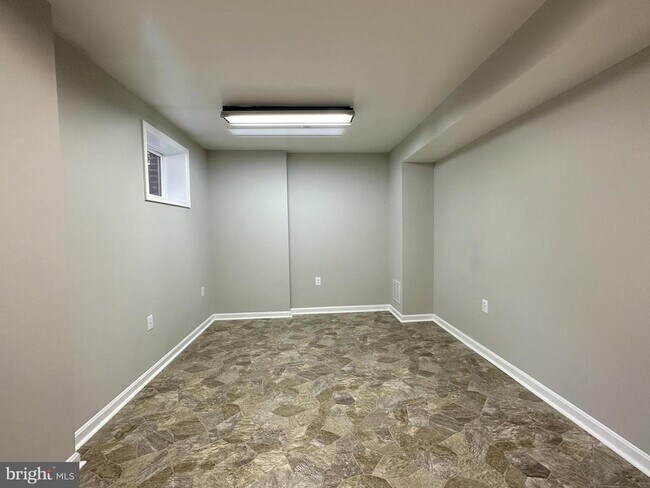 Building Photo - 102 Ridge Ct