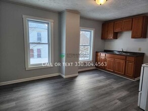 Building Photo - 406 1st St SE