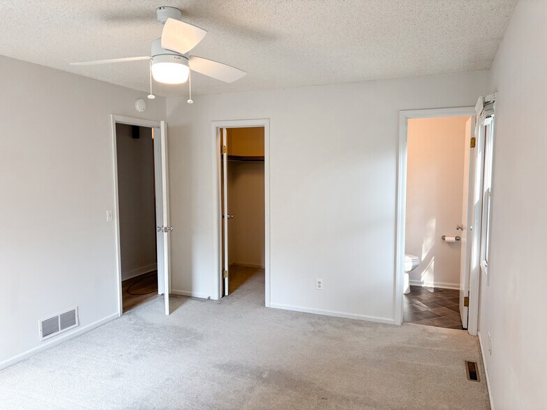 Building Photo - 7021 Bonaire Dr NE