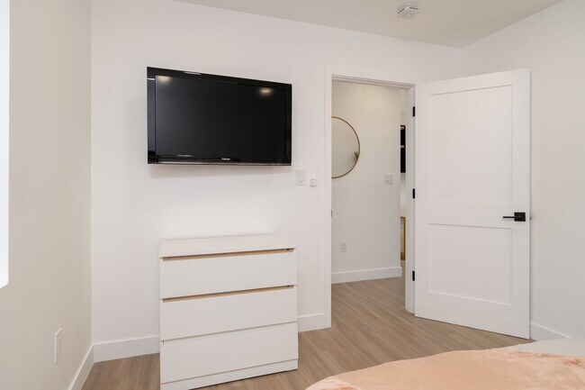 Building Photo - New Charming ADU!!! 1 Bed/1 Bath 490 Sq. Ft. $2,300/mo.