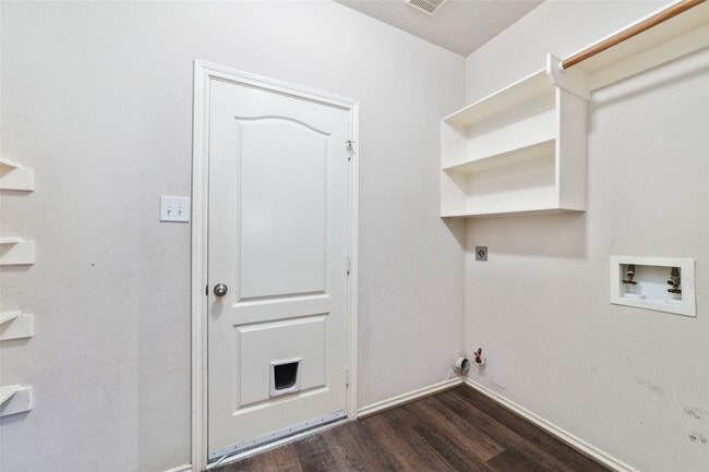 Building Photo - 9823 Lynette Falls Dr