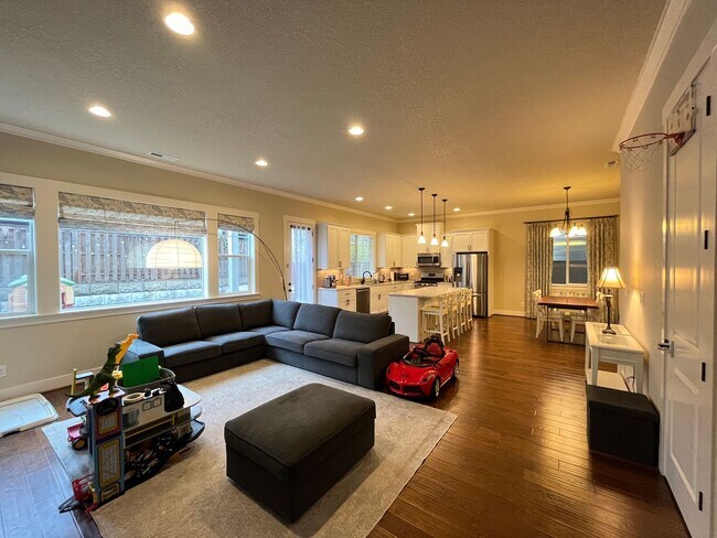 Building Photo - Beautiful Beaverton 3 Bedroom 2.5 Bathroom ~ Home In River Terrace w/ Level 2 EV Charger in Garage!