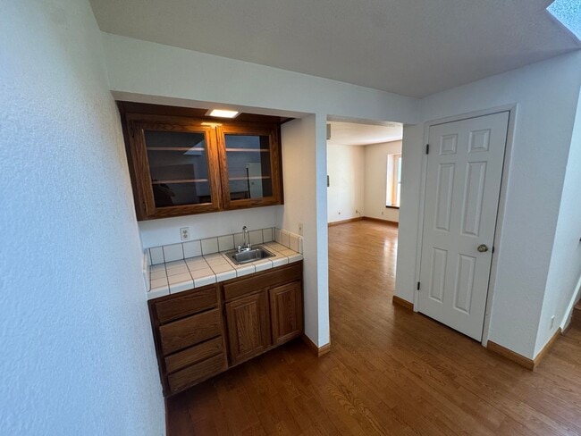 Building Photo - Charming and Serene 3BD/2.5BA Duet In Desi...