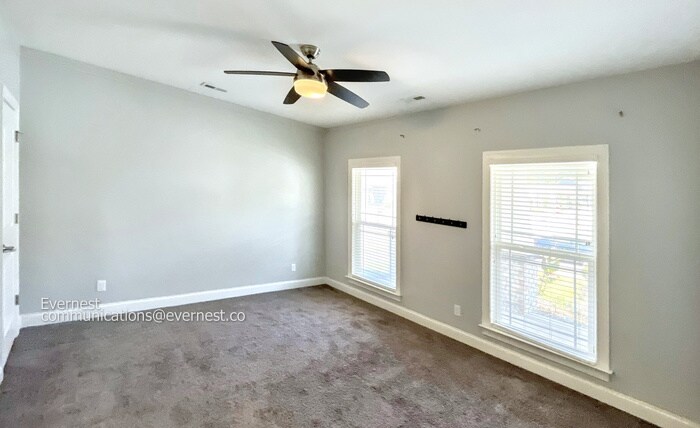 Building Photo - 5665 Bungalow Cir