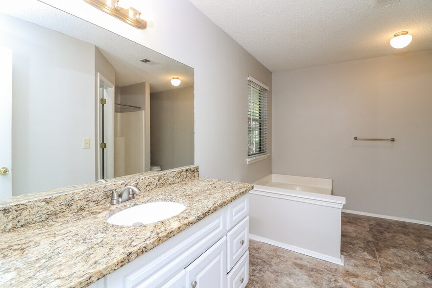 Building Photo - 4034 Sharon Woods Dr