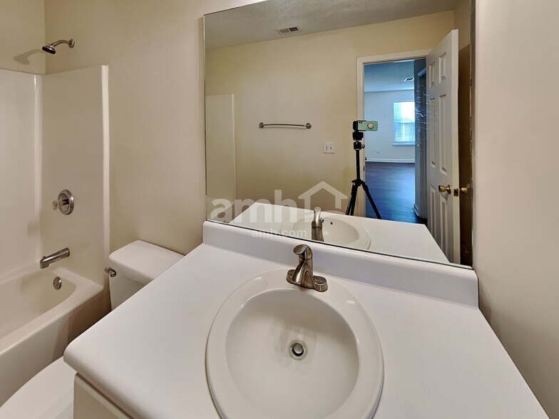 Building Photo - 4098 Amberly Ct