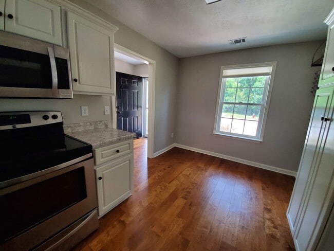 Building Photo - 198 Buckhaven Way