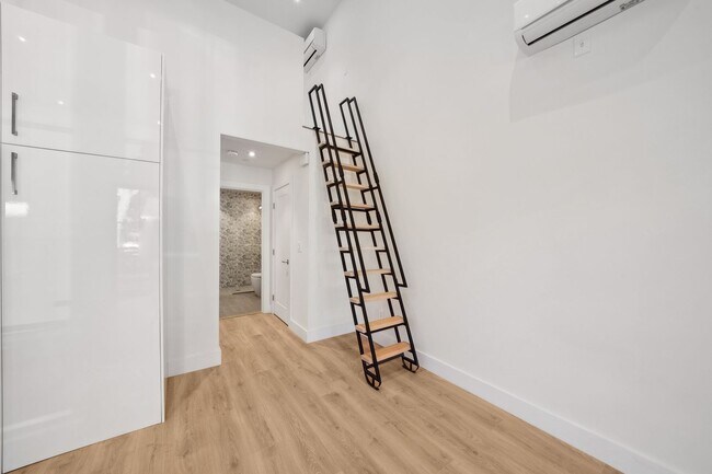 Building Photo - Newly Built Home With Loft in Downtown Palo Alto