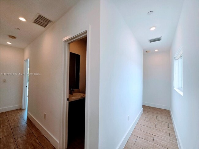 Building Photo - 6336 SW 27th St