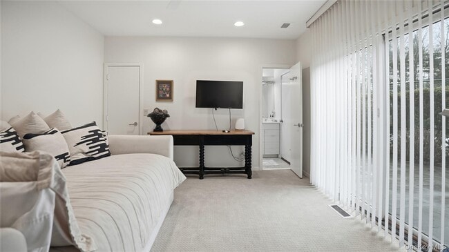 Building Photo - 15 Blueberry Ln