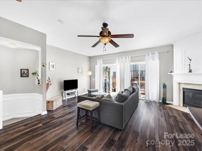 Building Photo - 10436 Winslet Dr