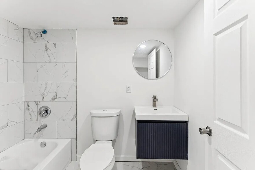 Building Photo - 507 S 63rd St