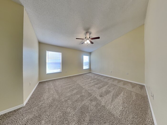 Building Photo - 4892 Palm View Dr N