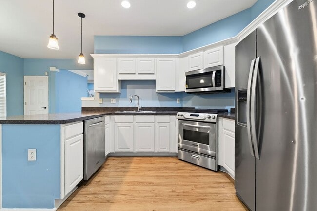 Building Photo - 5495 Hampton Ct