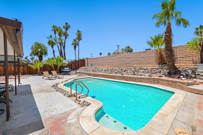 Building Photo - 77054 California Dr