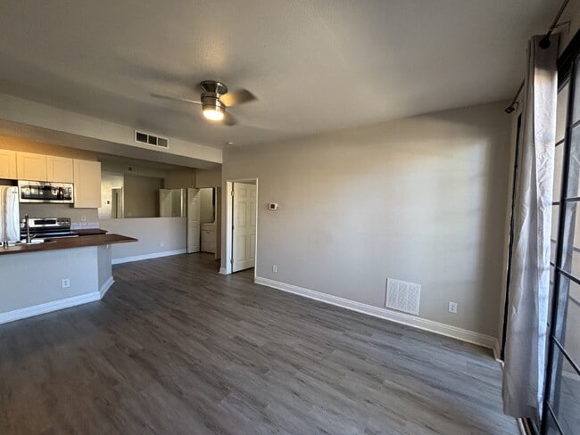 Building Photo - 2 Bed, 2 Bath condo, ground floor unit