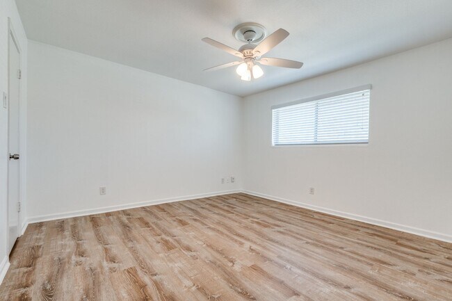 Building Photo - 5833 Birchbrook Dr