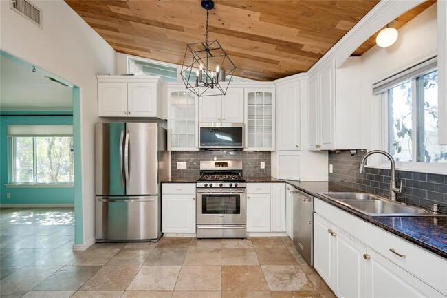 Building Photo - 2404 Barton Skyway