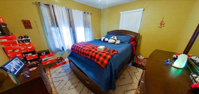 Building Photo - 3D Tour Available - Fenced-in Yard + Attac...
