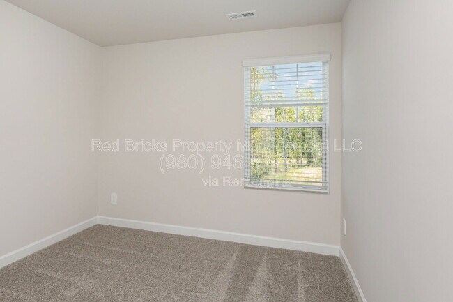 Building Photo - 4135 Smt Wds Dr