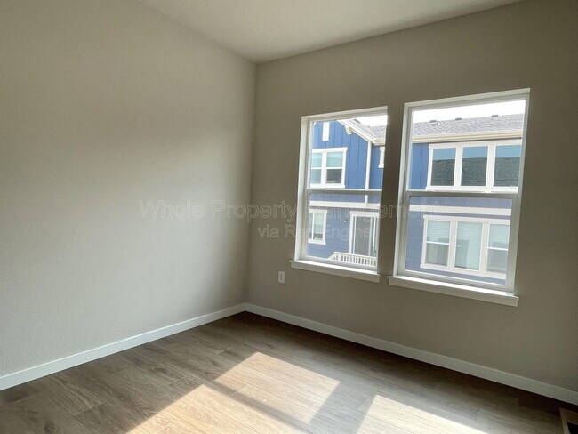 Building Photo - 361 Fox Ln
