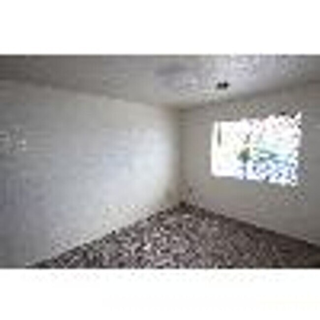 Building Photo - 8100 E Lakeshore Dr