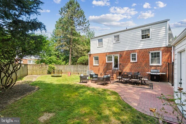 Building Photo - 5802 Ryland Dr