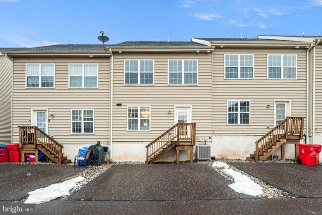 Building Photo - 222 South St