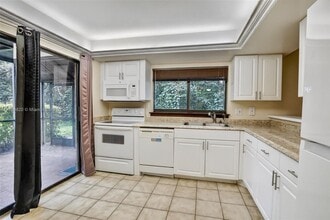 Building Photo - 247 Wimbledon Lakes Dr