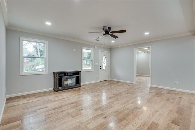 Building Photo - 2575 Barrylynn Dr