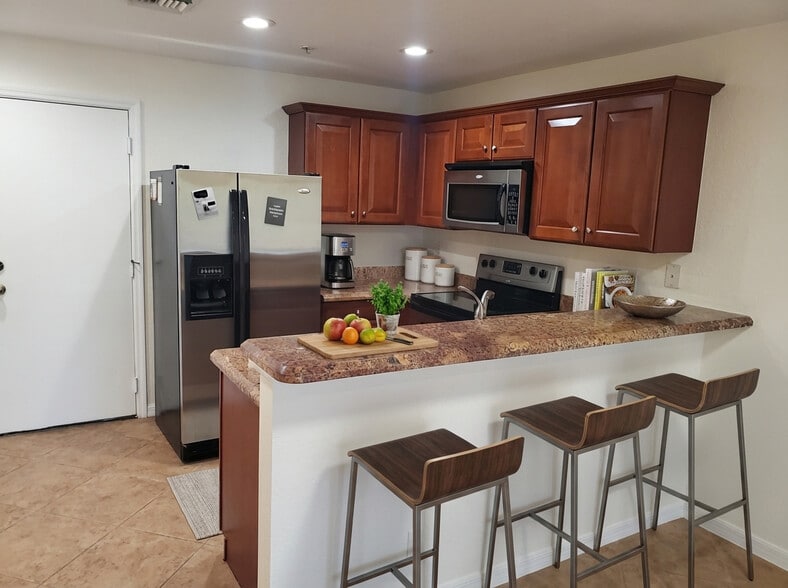 Building Photo - 5309 SE Jennings Ln