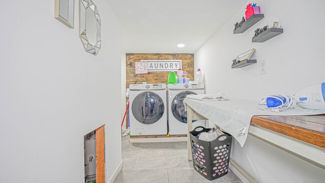 Building Photo - 92 Plainfield Dr