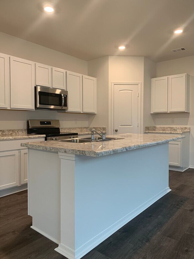 Building Photo - NEW 3 Bedroom home in Valley View School District!