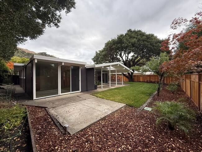 Building Photo - BEAUTIFUL UPDATED FOUR BEDROOM / TWO BATH ...