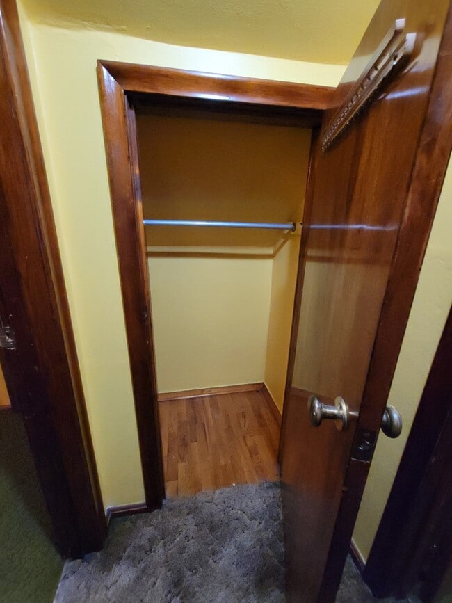 Building Photo - 515 N 8th Ave