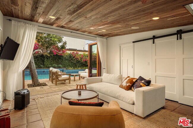 Building Photo - 2223 Cloverfield Blvd