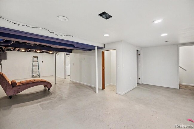 Building Photo - 12800 Daily Dr