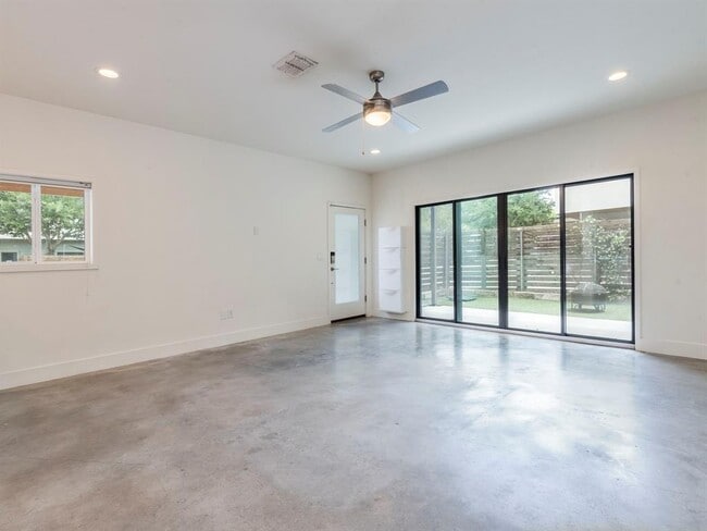 Building Photo - 2101 Montopolis Dr