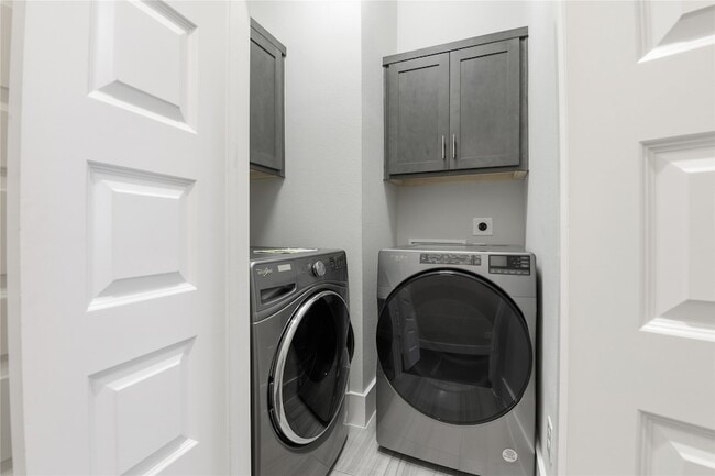 Building Photo - 819 Algona Ave