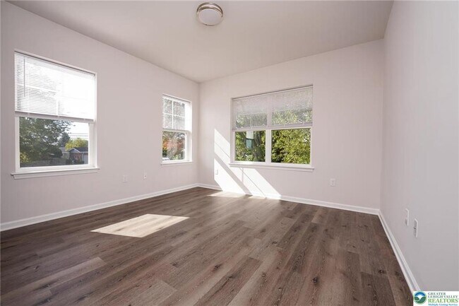 Building Photo - 1210 Eaton Ave