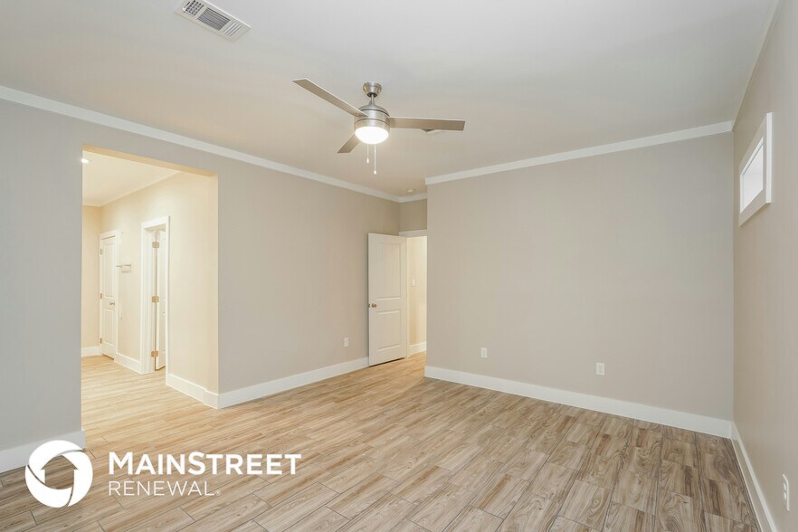 Building Photo - 9330 Crestview Dr