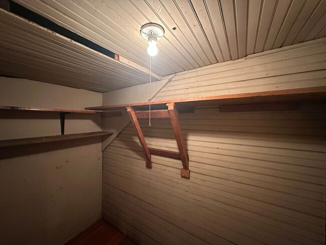 Building Photo - 405 Langhorne Ln