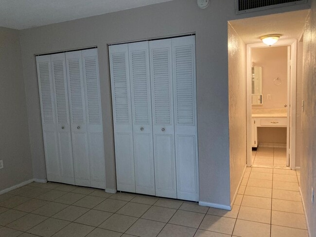 Building Photo - 609 SW 75th St