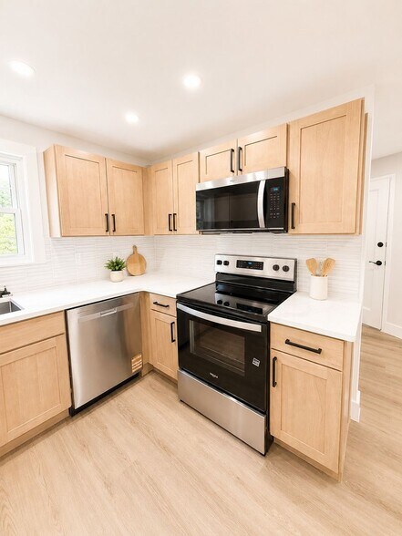 Building Photo - Oak Gardens Apartment (LO)